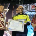 Investasi Tak Omong Kosong! PT. SCM Buktikan Dampak Nyata, Bupati Konawe Serahkan Penghargaan di Puncak HUT Konawe