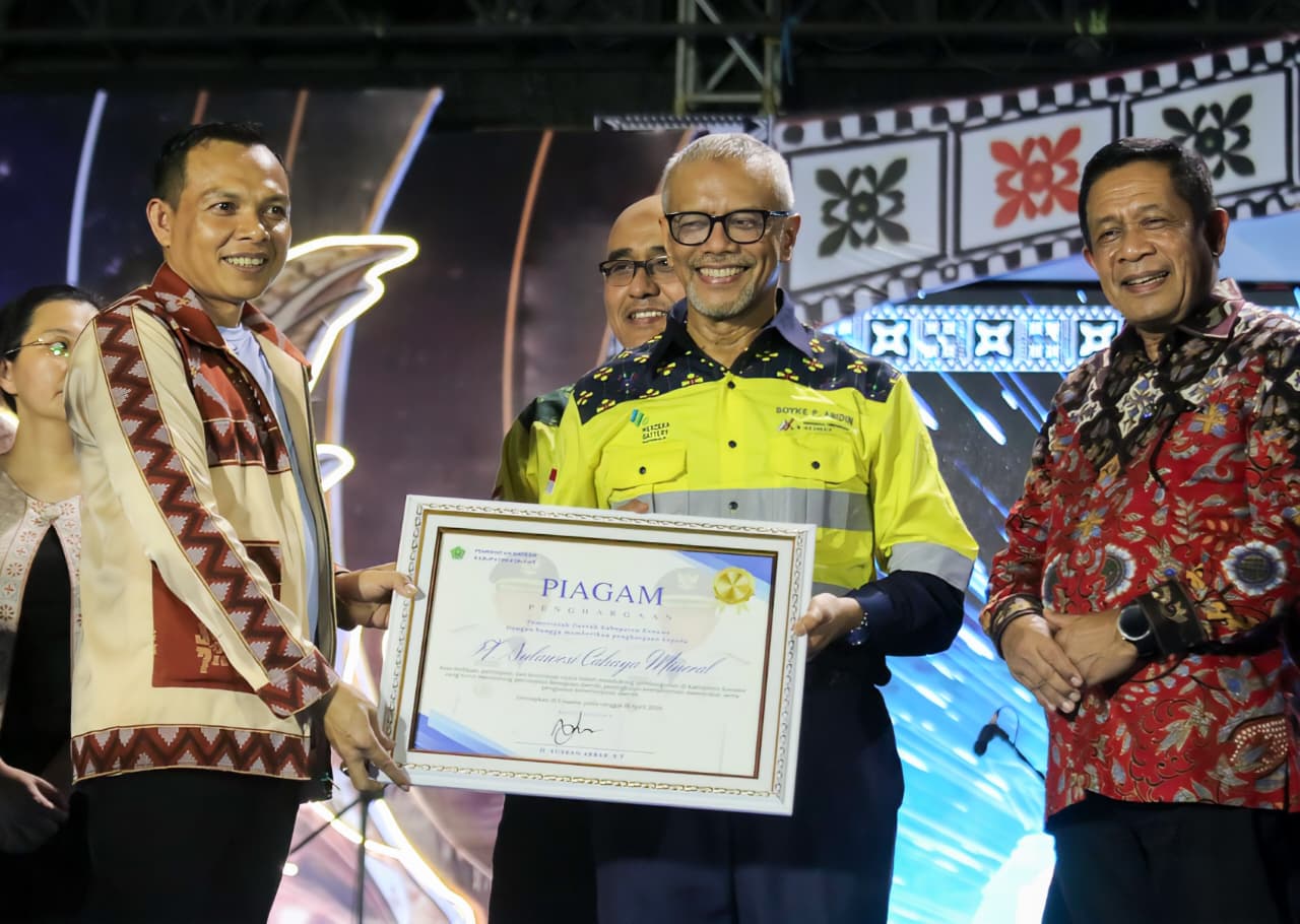 Investasi Tak Omong Kosong! PT. SCM Buktikan Dampak Nyata, Bupati Konawe Serahkan Penghargaan di Puncak HUT Konawe